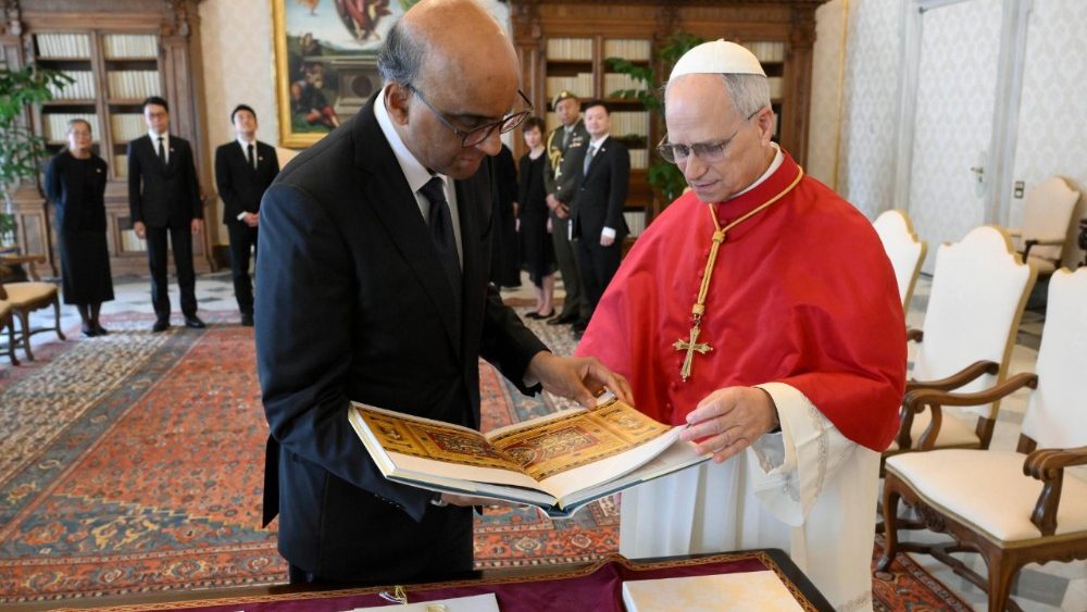 La Leon al XIV-lea, președintele Republicii Singapore, Tharman Shanmugaratnam