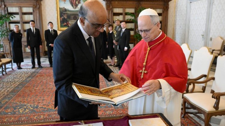 Pápež Lev XIV. s prezidentom Singapuru