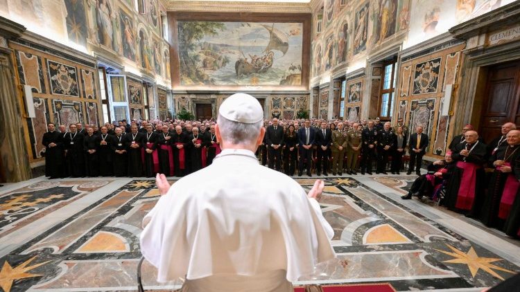 The Pope meets with the members of the Military Ordinariate of Italy 