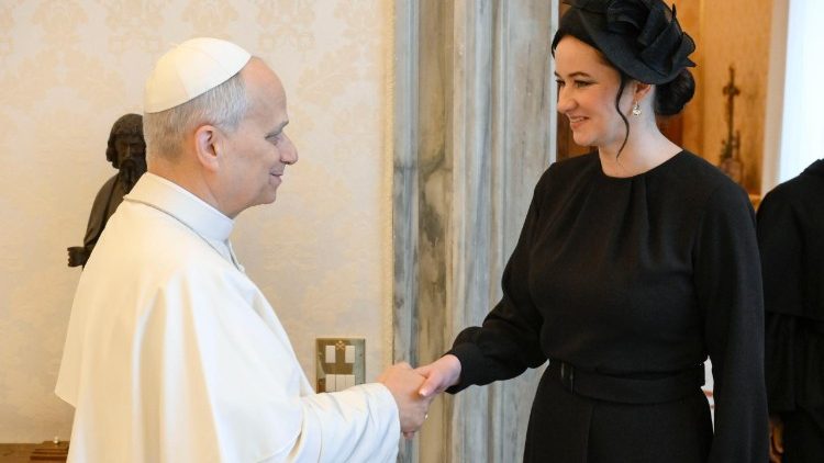 ലിയോ പതിനാലാമൻ പാപ്പാ, ലിത്വാനിയൻ പ്രധാനമന്ത്രി ഇംഗ റുഗിനിയേനെയ്ക്കൊപ്പം 