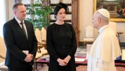 Die litauische Premierministerin Inga Ruginienė und Papst Leo XIV.