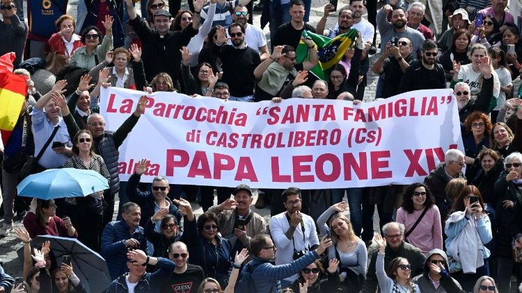 Паломники на площади Святого Петра (8 марта 2026 г.)