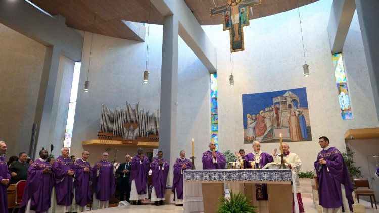 Celebraci&oacute;n de la misa en la parroquia Santa Maria della Presentazione 