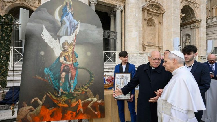 Il quadro destinato al santuario di San Michele Arcangelo e benedetto dal Papa 