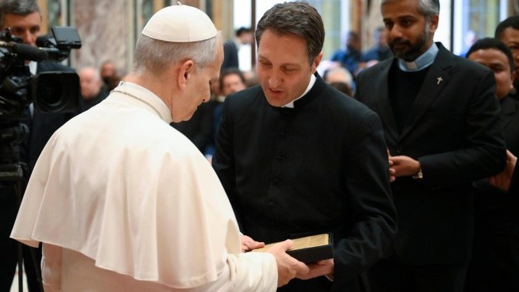 Saluti al termine dell'udienza