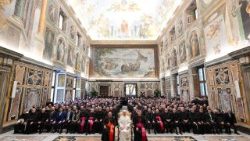 Le Pape avec les participants au 36ème cours sur le for interne organisé par la Pénitencerie apostolique.