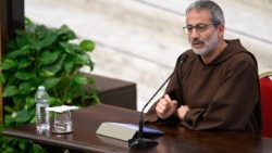 Айцец Раберта Пазаліні  падчас Другой велікапоснай медытацыі