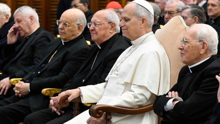 Leon XIV ze wsp&oacute;łpracownikami