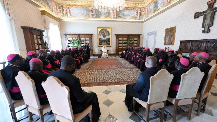 Popiežius ir grupė Nigerijos katalikų vyskupų