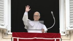 Papež Lev XIV. při modlitbě Anděl Páně v neděli 15. března 2026