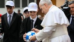 Lev XIV. navštívil další farnost římské periferie - Nejsvětějšího Srdce Ježíšova v Ponte Mammolo