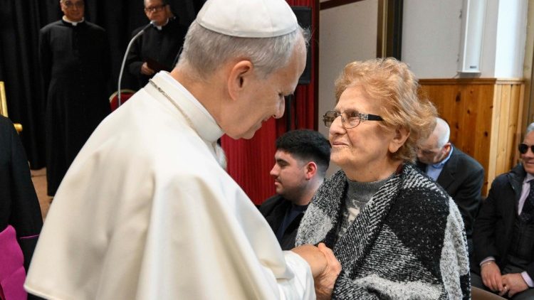 Il Papa nellincontro con anziani e disabili