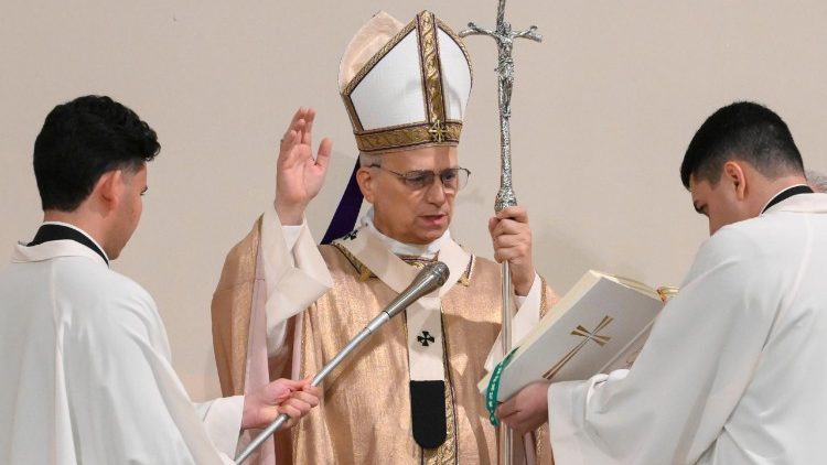O Papa durante a Missa na Par&oacute;quia do Sagrado Cora&ccedil;&atilde;o de Jesus em Ponte Mammolo