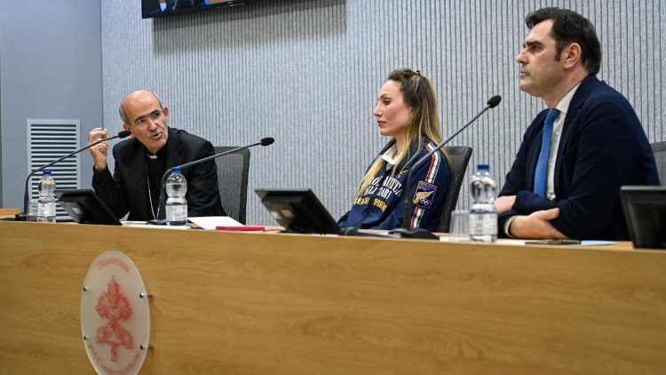 Il cardinale Tolentino de Mendon&ccedil;a,, Francesca Lollobrigida e Alessandro Gisotti