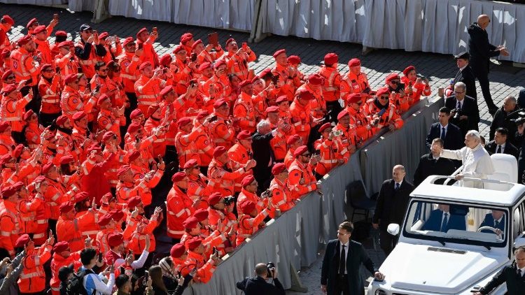 Обща аудиенция на площад "Свети Петър"