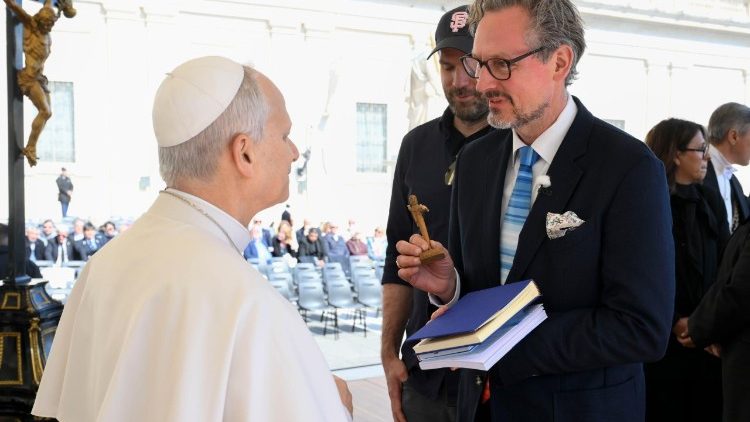 Eckart von Hirschhausen bei der kurzen Begegnung mit Papst Leo