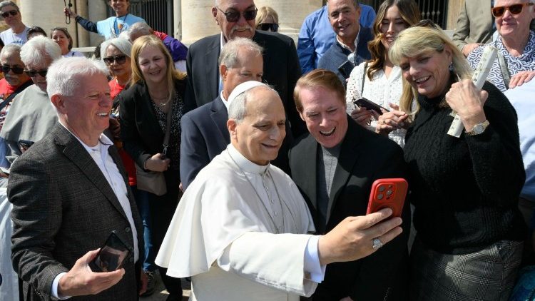 Lev XIV. se spolužáky, s nimiž chodil do školy ve svých 13 letech