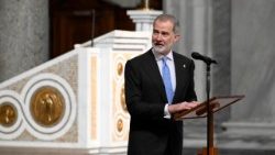 2026.03.20 Cerimonia di conferimento al sovrano spagnolo del titolo di protocanonico - Le Loro MaestÃ  Felipe VI, Re di Spagna, con la Regina Sofia 