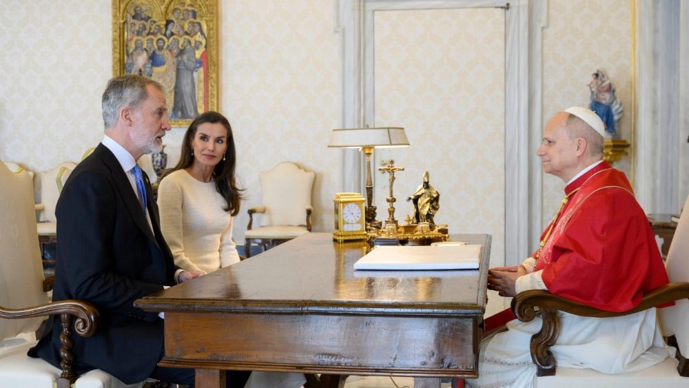 La Leon al XIV-lea, regele Felipe al VI-lea al Spaniei și regina Letizia