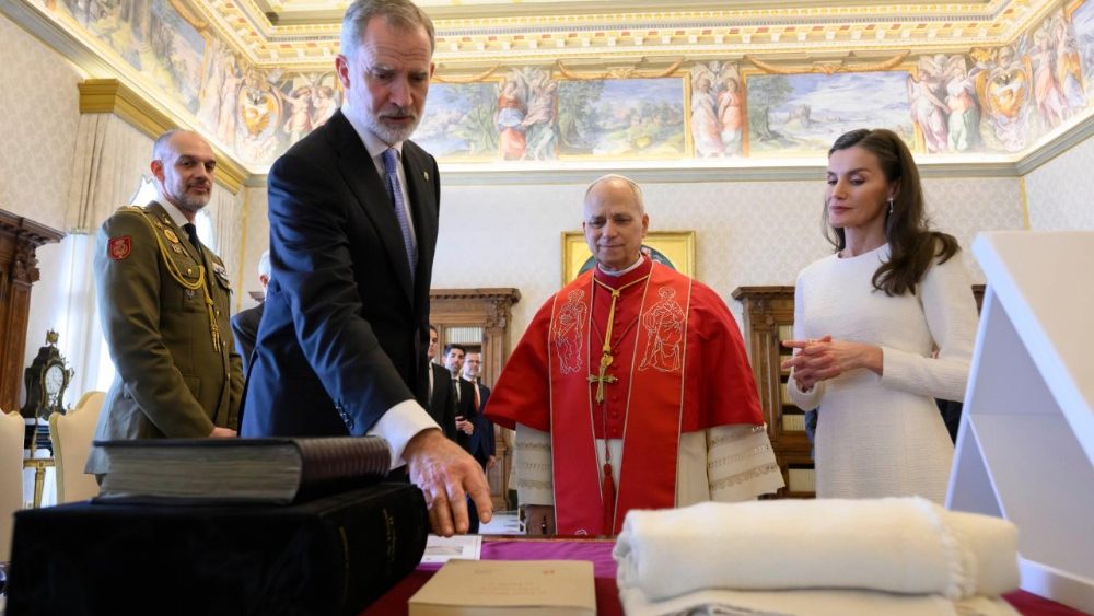 Кароль Іспаніі Філіп VI і каралева Летыцыя падчас сустрэчы з Львом XIV