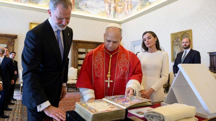 Popiežius priėmė Ispanijos karalių ir karalienę