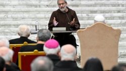 2026.03.20 वाटिकन में परमधर्मपीठीय आवास के उपदेशक फादर पासोलीनी ने असीसी के सन्त फ्राँसिस के आध्यात्मिक अनुभव पर चर्चा की