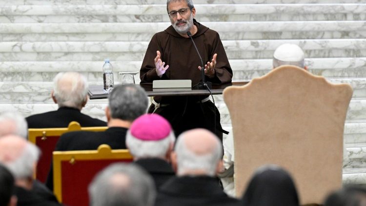 2026.03.20 वाटिकन में परमधर्मपीठीय आवास के उपदेशक फादर पासोलीनी ने असीसी के सन्त फ्राँसिस के आध्यात्मिक अनुभव पर चर्चा की