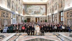 Foto de grupo del Santo Padre con los participantes en la Asamblea General del Movimiento de los Focolares