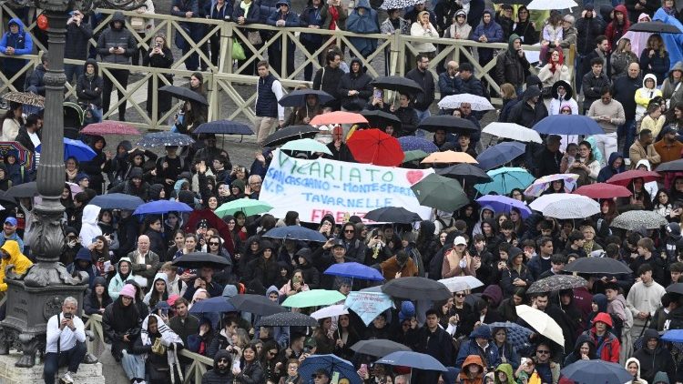 Паломники на площади Святого Петра (22 марта 2026 г.)