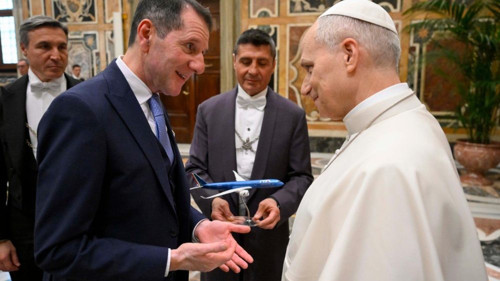 La Leon al XIV-lea, personalul și conducerea ITA Airways - Lufthansa