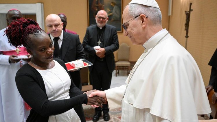 El Papa con la delegaci&oacute;n del "Programa para las Relaciones Cristiano-Musulmanas en &Aacute;frica" ​​(@VaticanMedia)