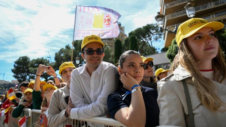 Young people wait for the Pope's arrival