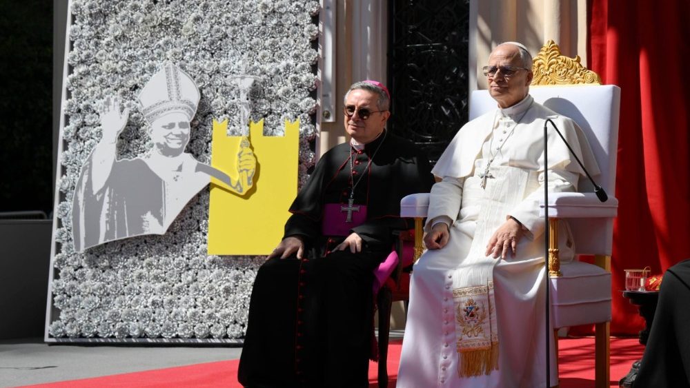 Сустрэча з моладдзю і катэхуменамі ў Манака