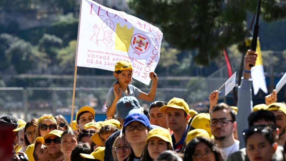 Сустрэча з моладдзю і катэхуменамі ў Манака