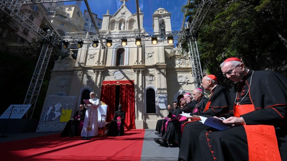 Сустрэча з моладдзю і катэхуменамі ў Манака