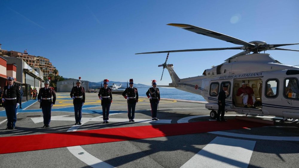 Прылёт Святога Айца ў Манака