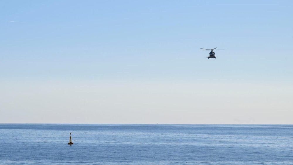 Ветралёт з Папам на борце ля берагоў Манака