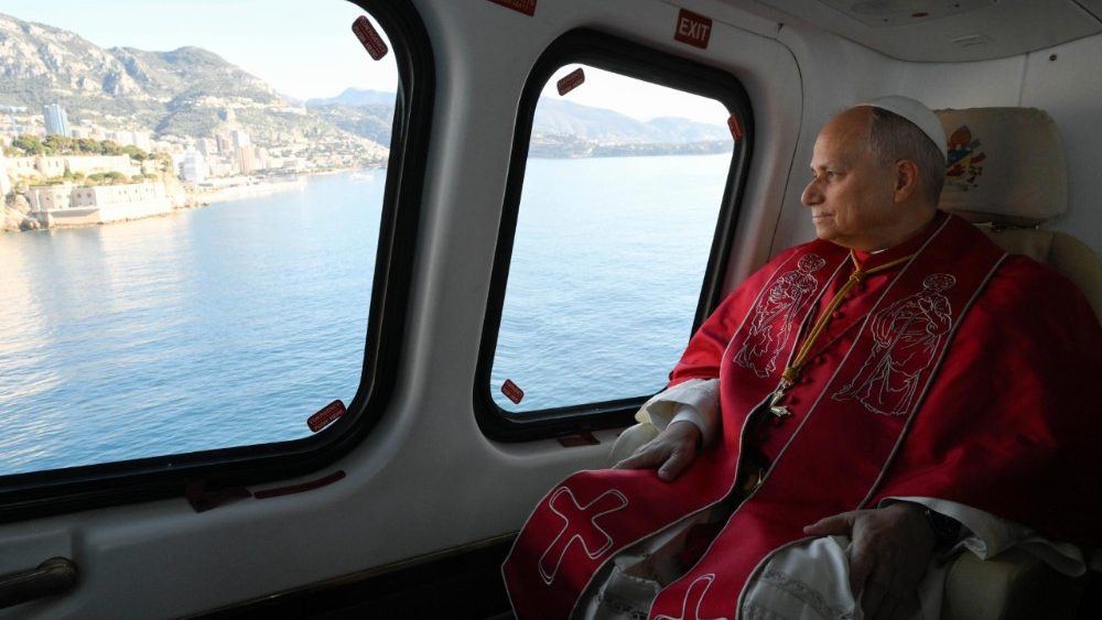 Leone XIV sull'elicottero