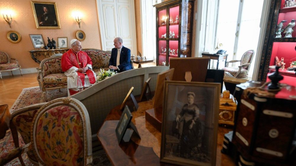 Візіт ветлівасці да княжацкай сям'і Манака