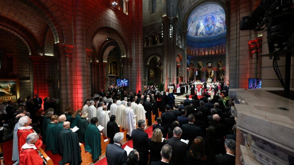 Сустрэча з каталіцкай супольнасцю Манака