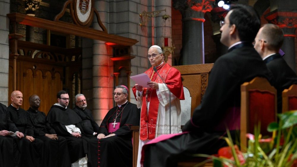 Сустрэча з каталіцкай супольнасцю Манака