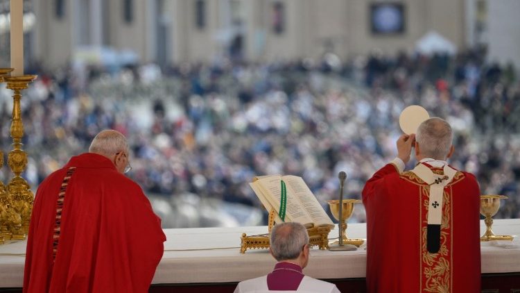 Leone XIV durante la consacrazione