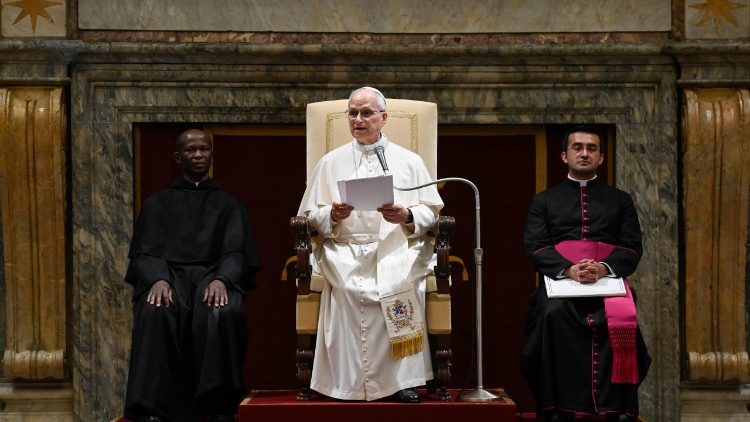 O Papa encorajou os prefeitos a continuar ouvindo pobres, imigrantes e desfavorecidos