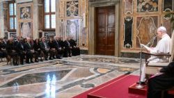 البابا يلتقي ممثلين عن رابطة بلديات ولاية إيلينويس الأمريكية 