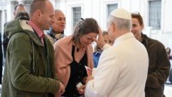 La famiglia di Lucia Aloysia Heiden, quindicenne uccisa nella sparatoria avvenuta in un liceo di Graz nel giugno scorso