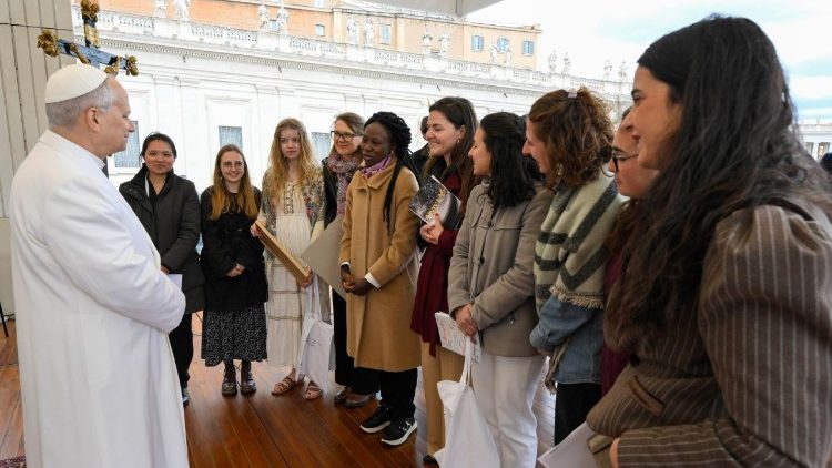 Il saluto a Papa Leone