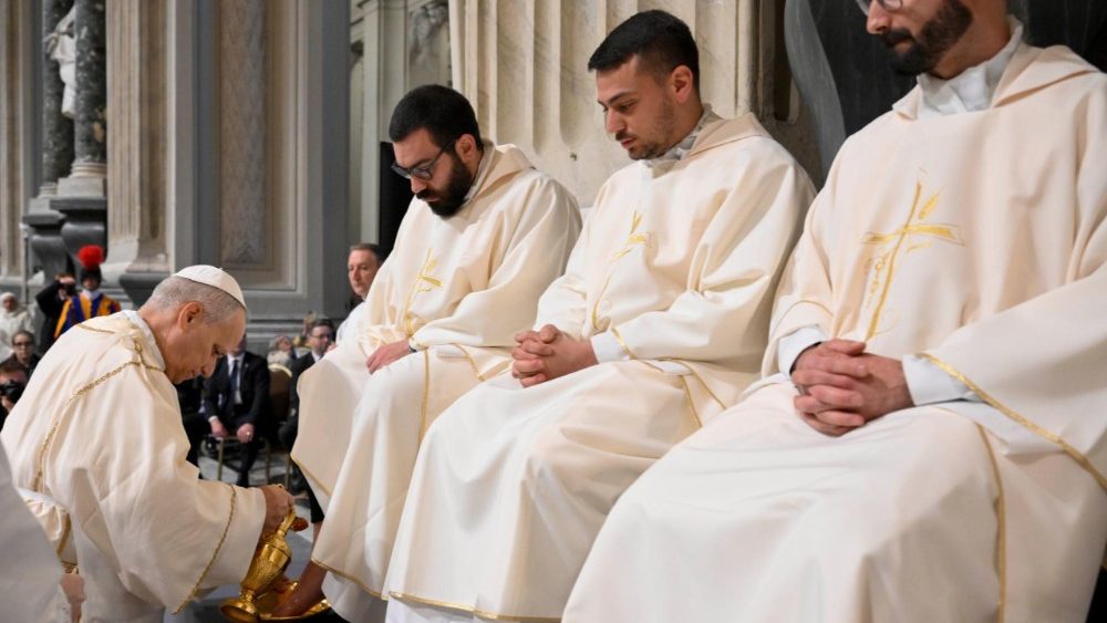Sfânta Liturghie a Cinei Domnului, cu ritul Spălării picioarelor, prezidată de papa Leon al XIV-lea în Bazilica Sfântul Ioan din Lateran