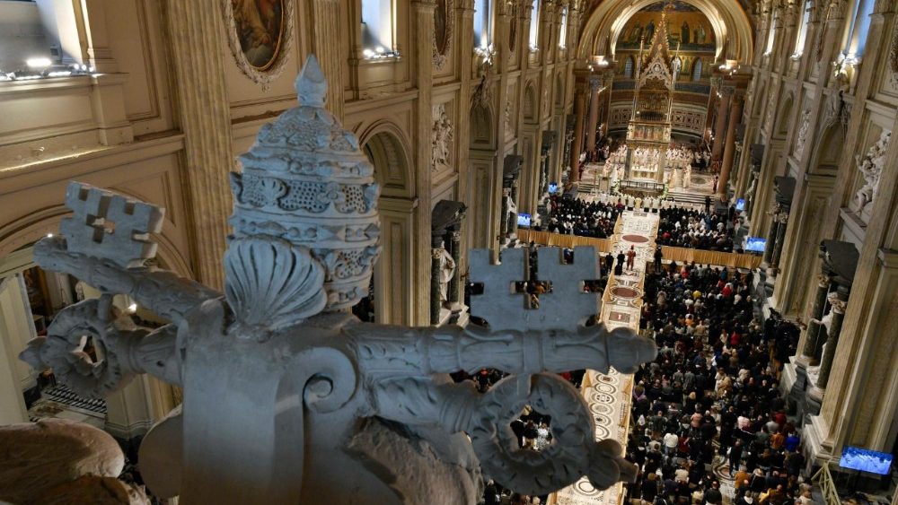 Sfânta Liturghie a Cinei Domnului, cu ritul Spălării picioarelor, prezidată de papa Leon al XIV-lea în Bazilica Sfântul Ioan din Lateran