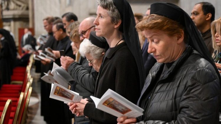 Zahlreiche Gl&auml;ubige nahmen teil