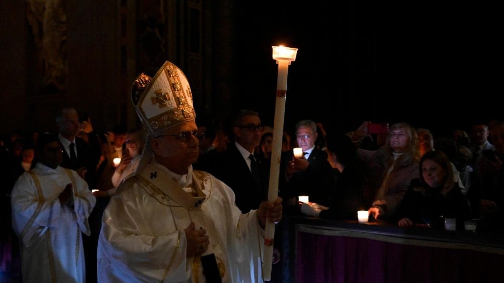 4 aprilie 2026: Vigilia pascală cu Leon al XIV-lea în bazilica San Pietro